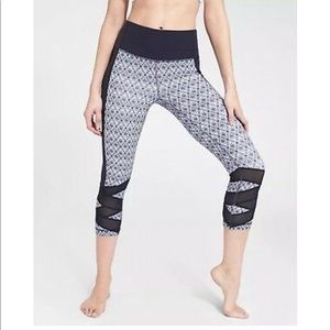 Athleta Mantra Capri in Fig Pattern